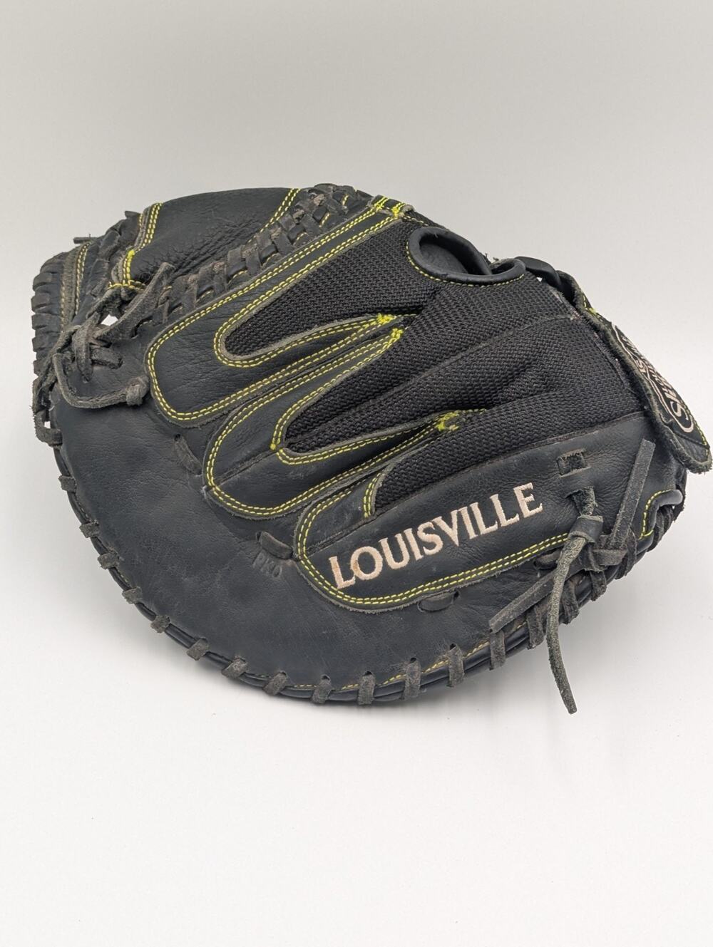 Louisville Slugger ZRBK5-CTM1 Zephyr Softball Catchers Mitt Broken In 32 1/2 RHT